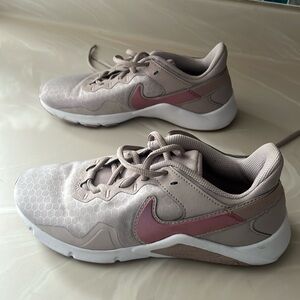 Nike women’s size 7, like New wore a handful of times.
